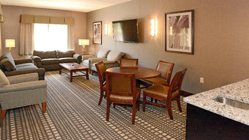Holiday Inn Express & Suites Geneva Finger Lakes 4