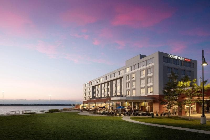 Courtyard Erie Bayfront 4