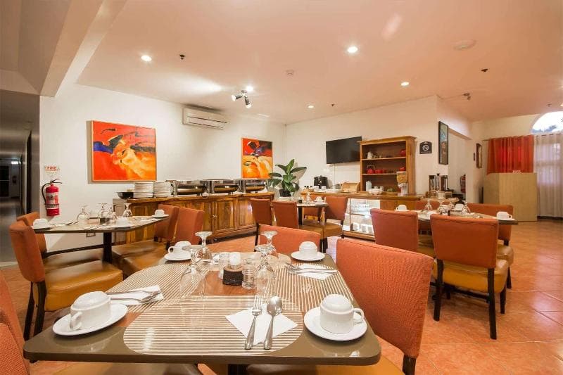 Microtel Inn & Suites By Wyndham Eagle Ridge (Adults Only) 5