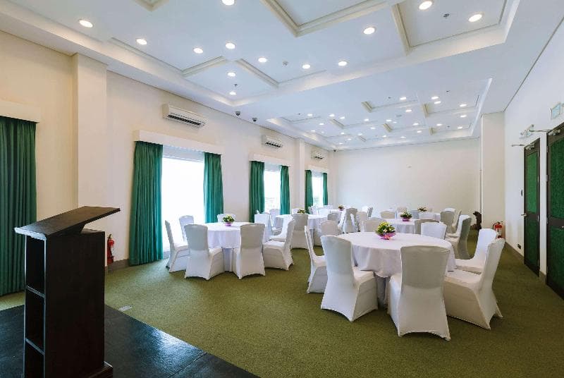 Microtel By Wyndham South Forbes photo 1