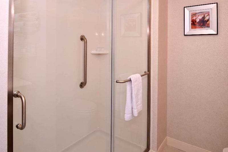 Hampton Inn & Suites Albany-East Greenbush 2