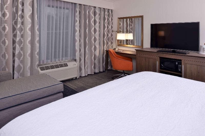 Hampton Inn & Suites Albany-East Greenbush 3