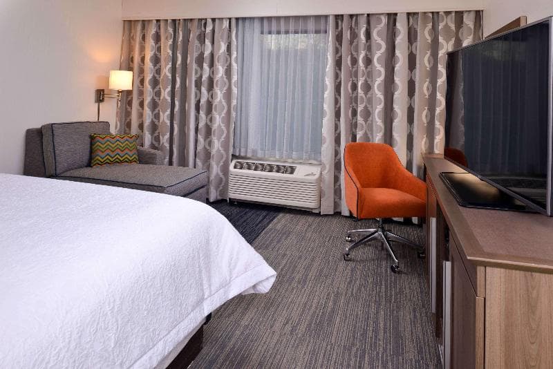 Hampton Inn & Suites Albany-East Greenbush 4