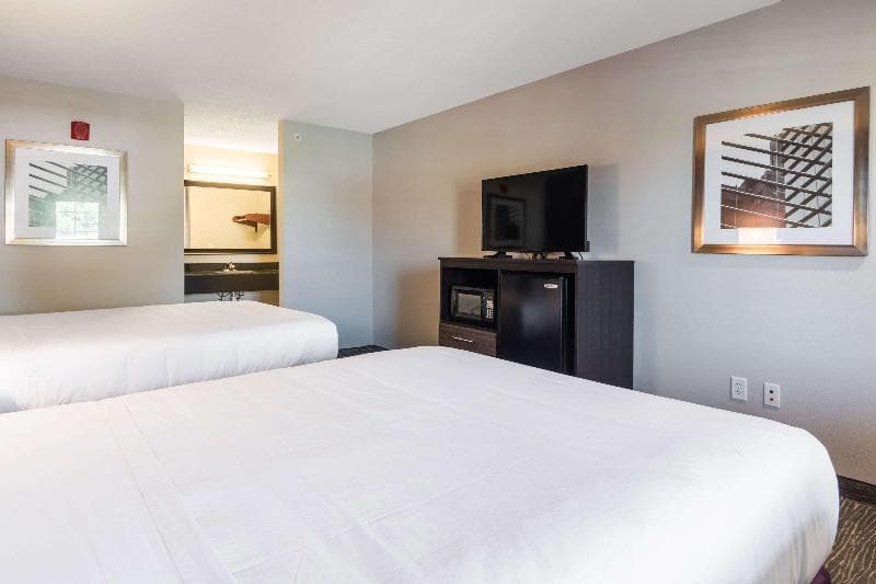 Econo Lodge Inn & Suites North Little Rock 5
