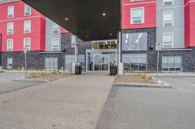 Best Western Plus Airport Inn & Suites 5