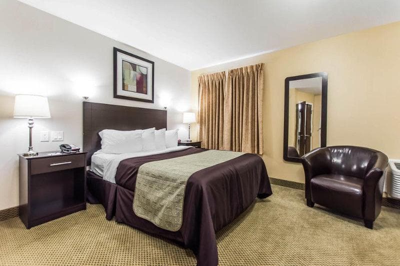 Quality Inn 4