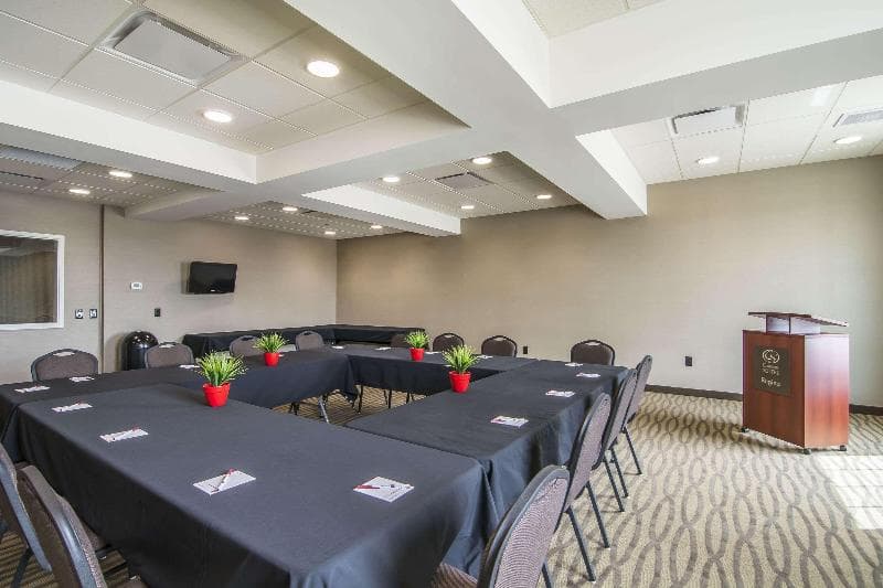 Comfort Suites Regina photo 1