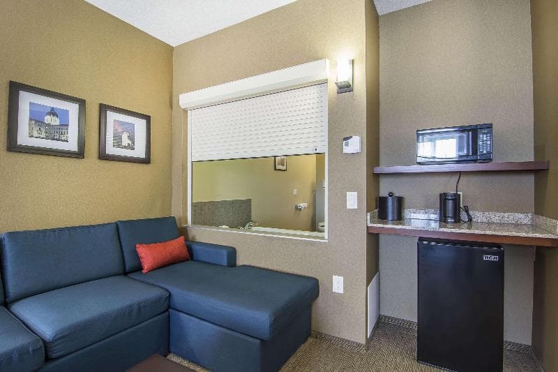 Comfort Suites Regina 4