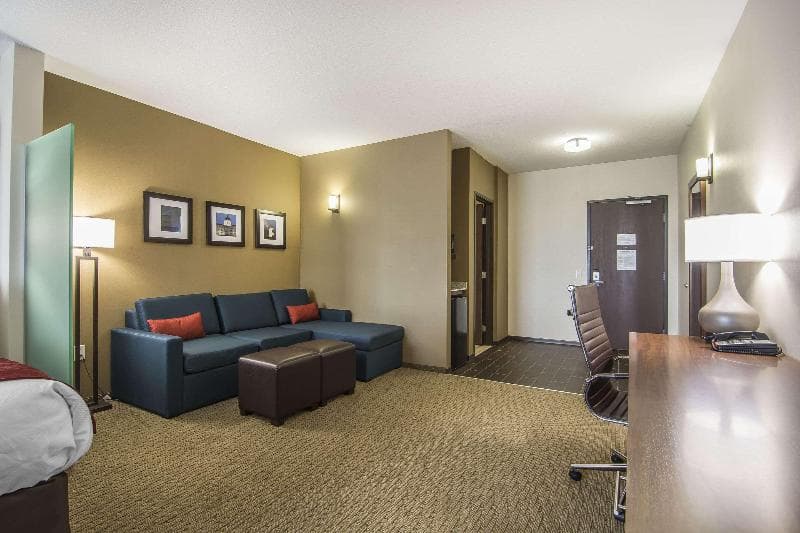 Comfort Suites Regina 5