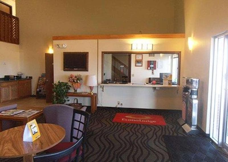 Econo Lodge La Junta 3