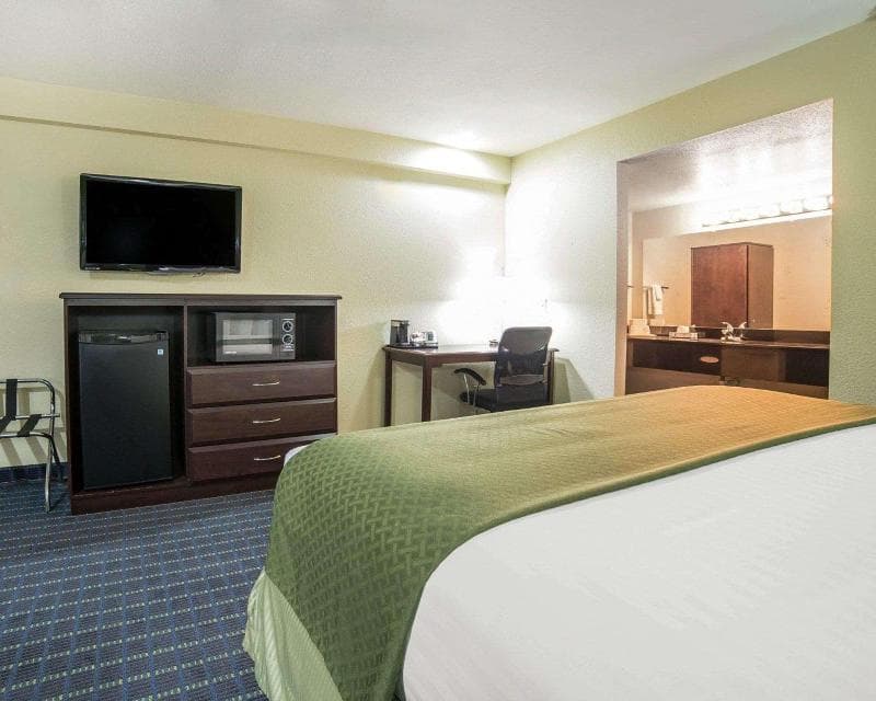 Quality Inn 4