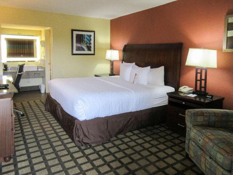 Clarion Inn 4