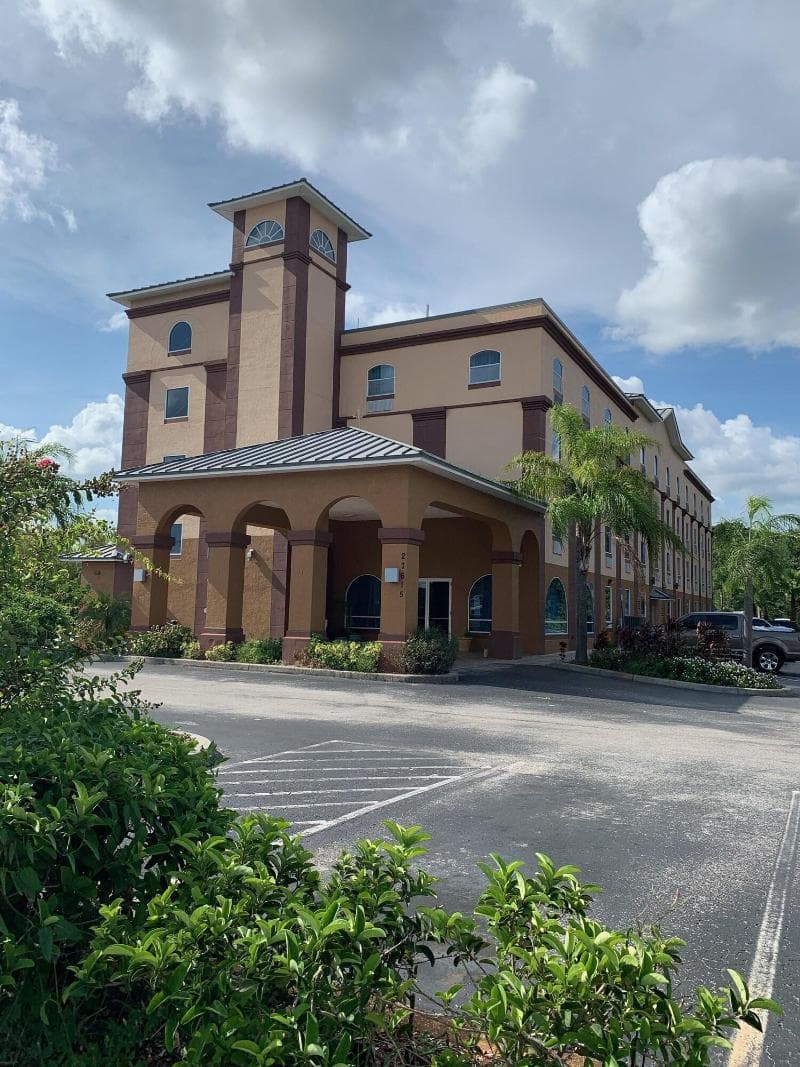 Econo Lodge 2