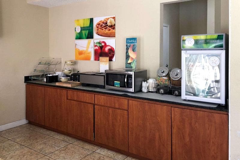 Quality Inn & Suites photo 1