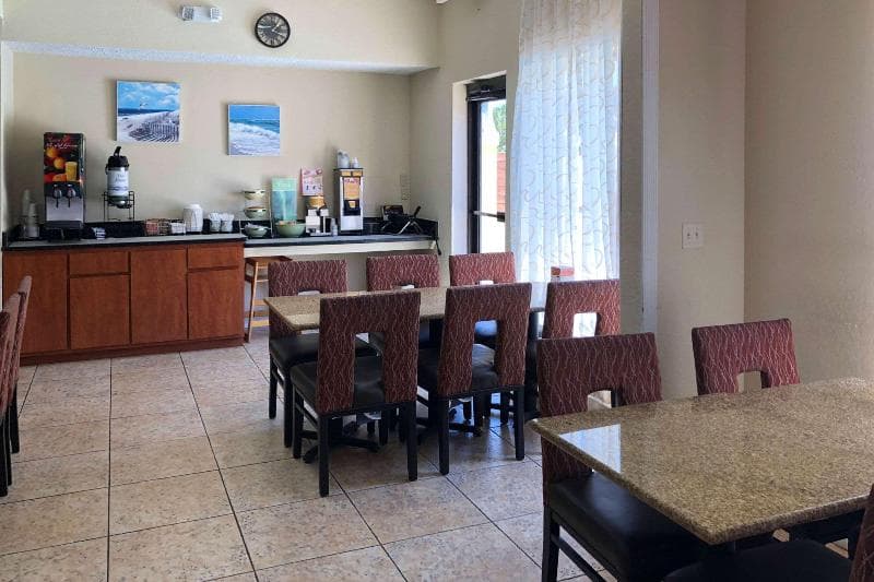 Quality Inn & Suites 4