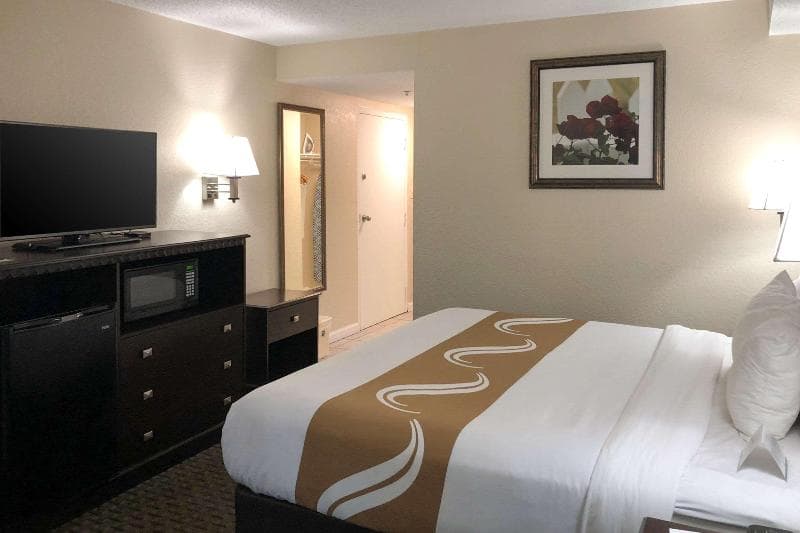 Quality Inn & Suites 5
