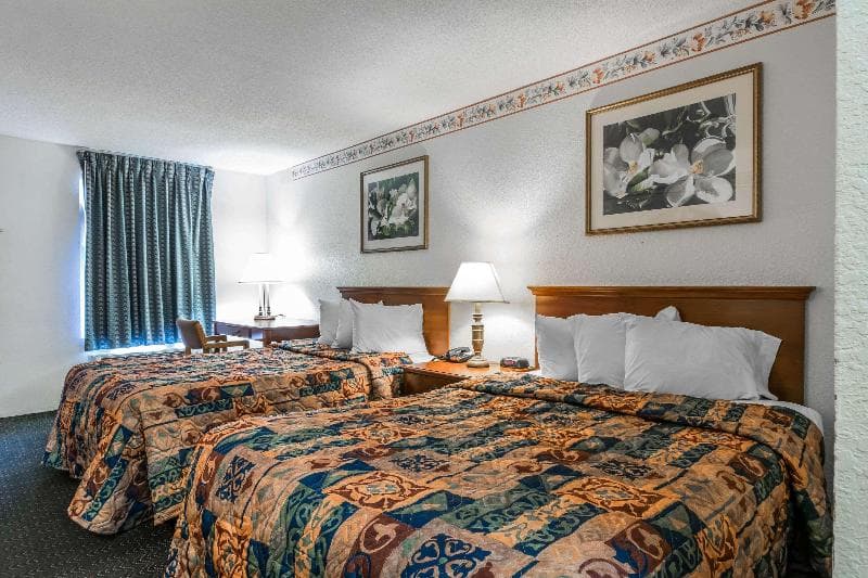 Rodeway Inn photo 1