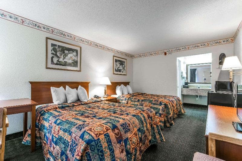 Rodeway Inn 4
