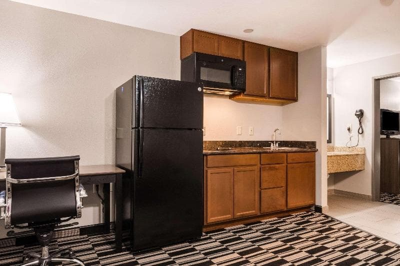 Quality Suites Downtown Convention Center 5