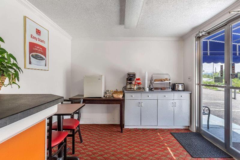 Econo Lodge Lee Great Barrington photo 1