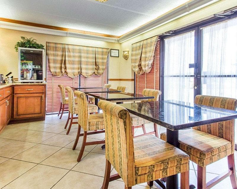 Econo Lodge Inn & Suites In Griffin 5