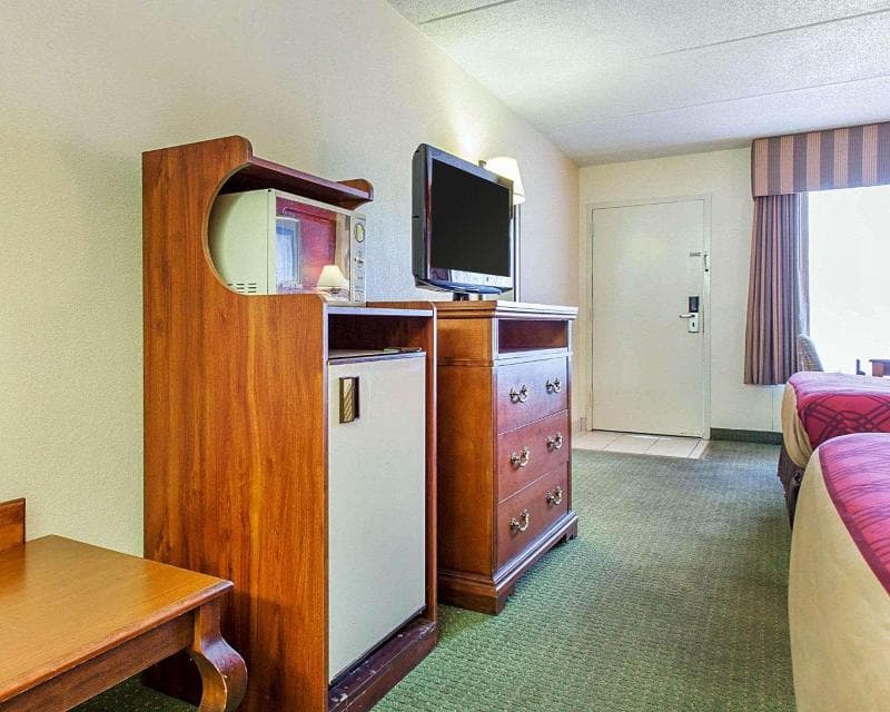 Econo Lodge Inn & Suites In Griffin 3