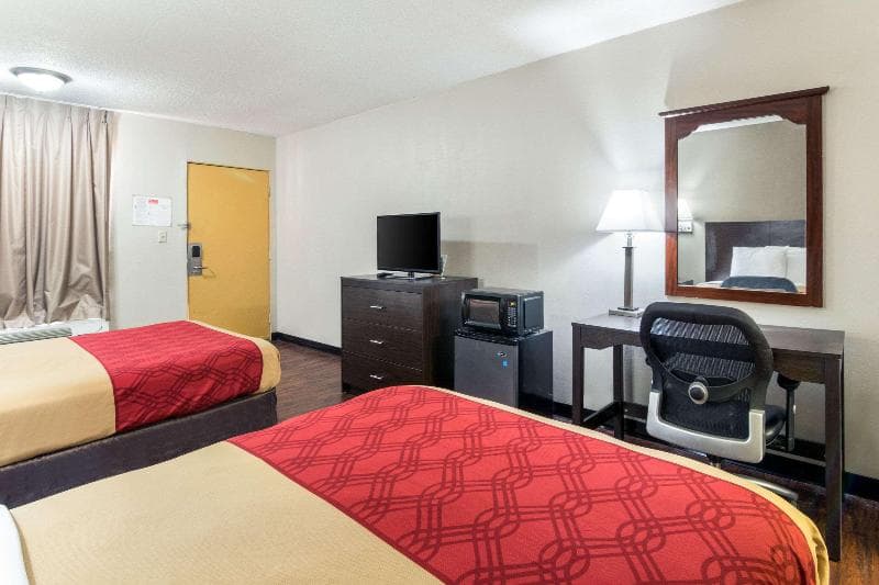 Econo Lodge 4