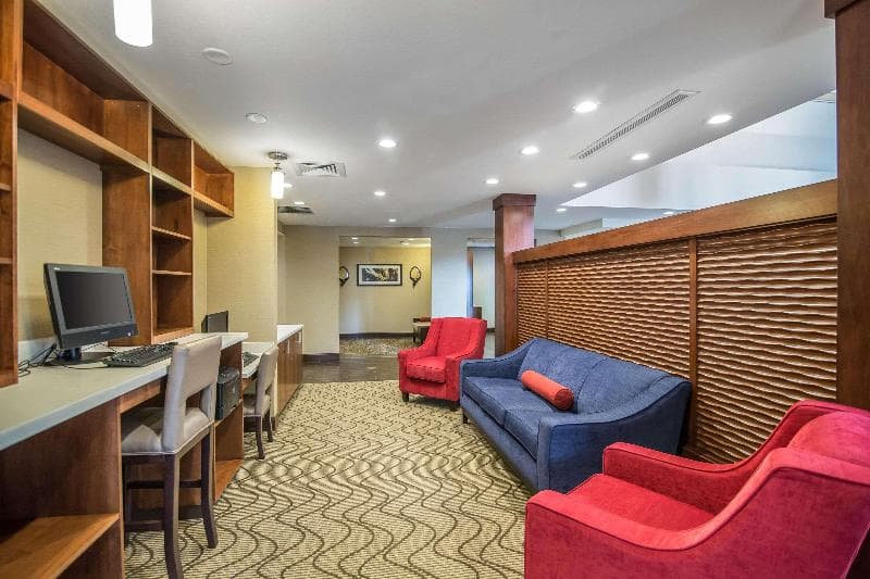 Comfort Suites Dodge City photo 1