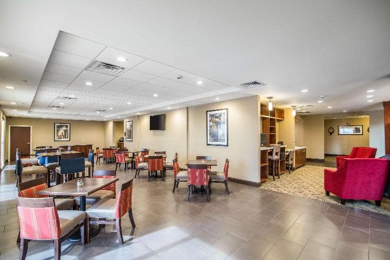 Comfort Suites Dodge City 5