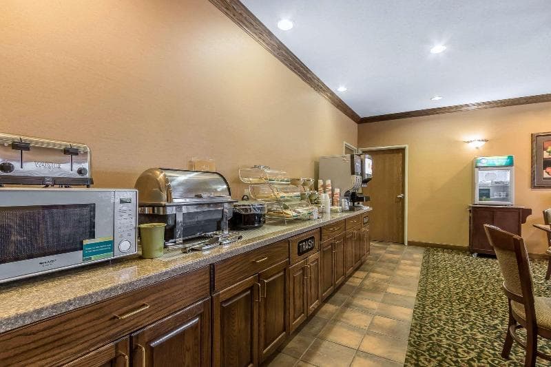 Comfort Inn & Suites 2