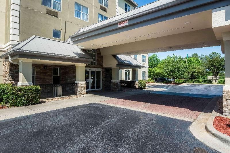 Comfort Inn & Suites Near Six Flags 3