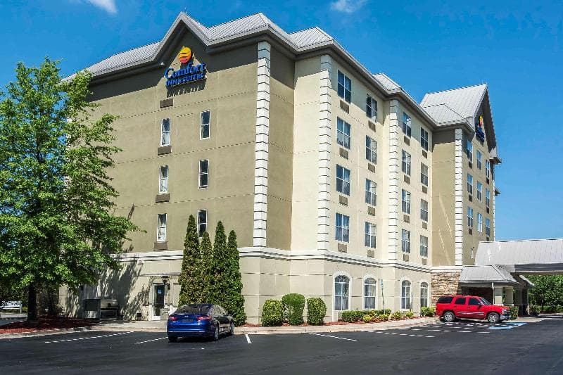 Comfort Inn & Suites Near Six Flags 4