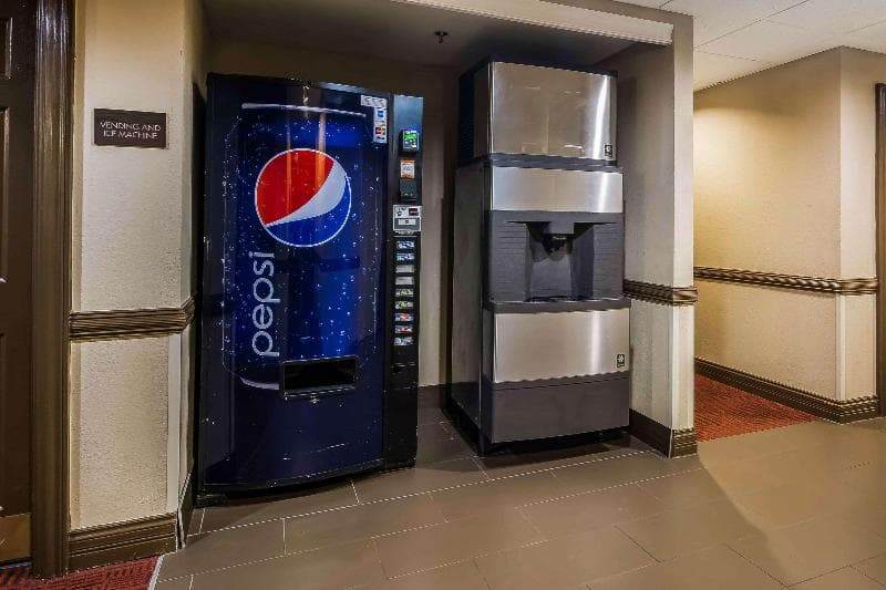 Comfort Inn & Suites Near Six Flags 5