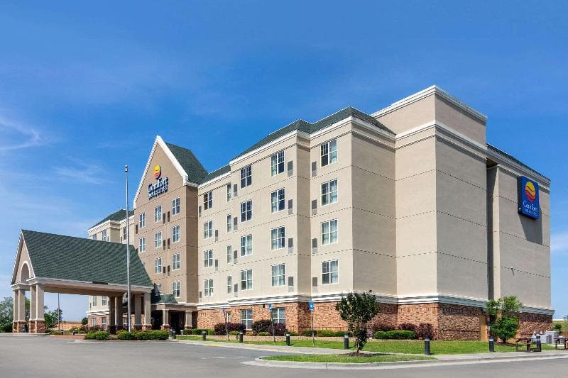 Comfort Inn & Suites photo 1