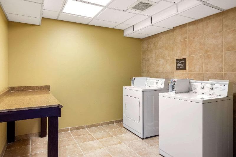 Comfort Inn & Suites 3