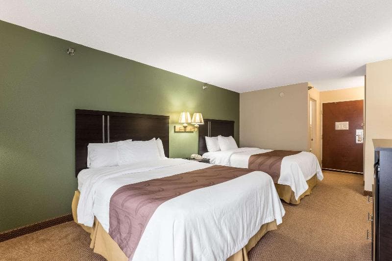 Quality Inn 4