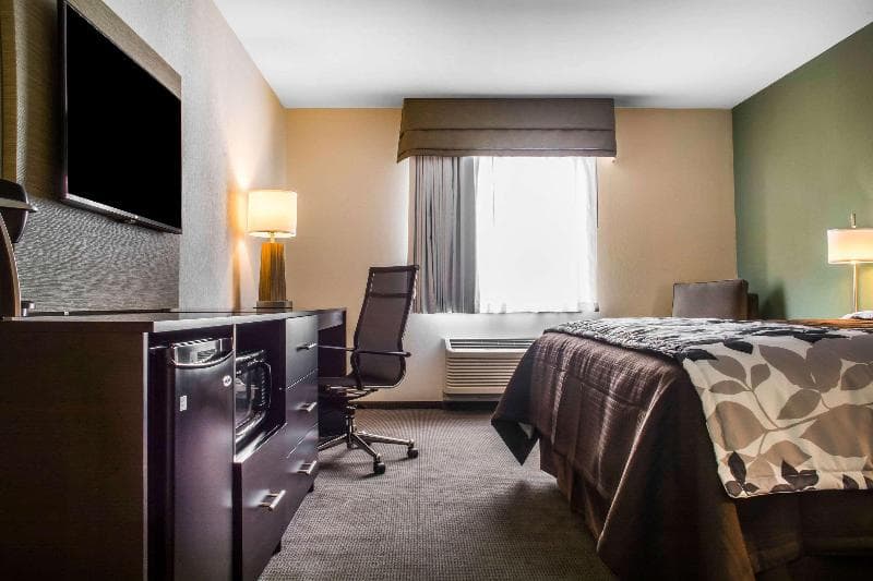 Sleep Inn & Suites Airport 2