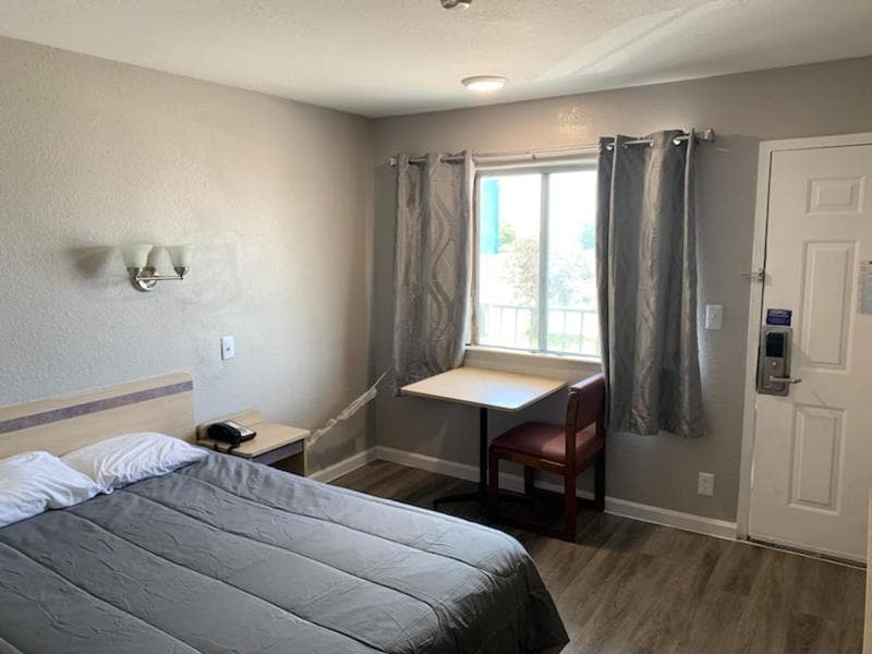 Rodeway Inn photo 1