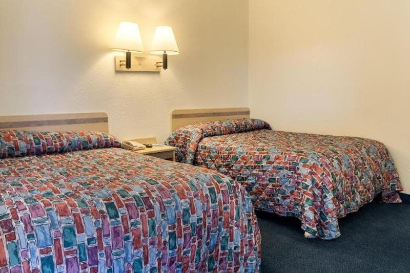 Rodeway Inn 5