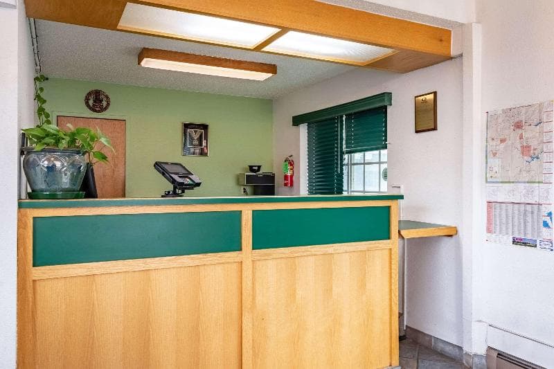 Econo Lodge Prineville 3