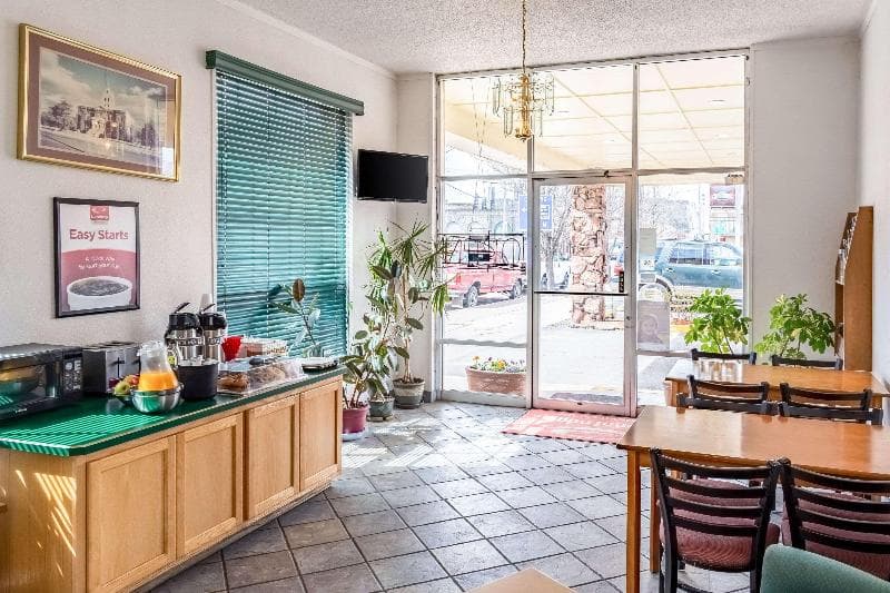 Econo Lodge Prineville 5
