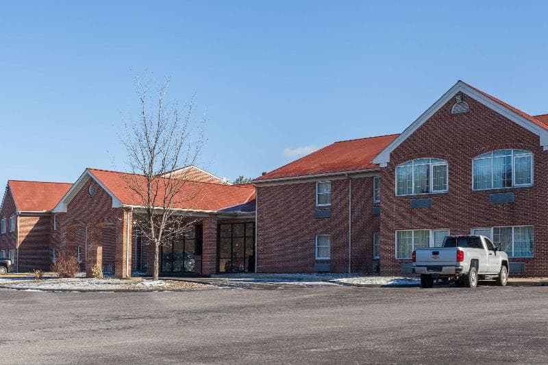 Days Inn & Suites by Wyndham Lancaster Amish Country photo 1