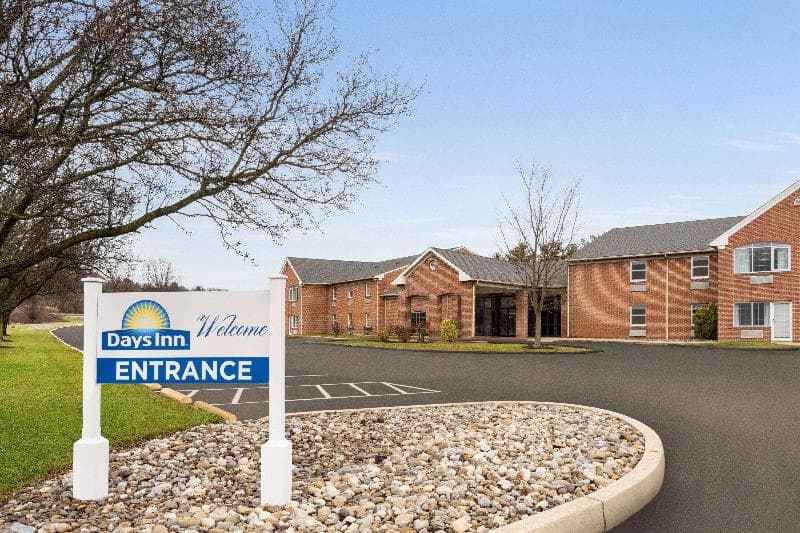 Days Inn & Suites by Wyndham Lancaster Amish Country 4