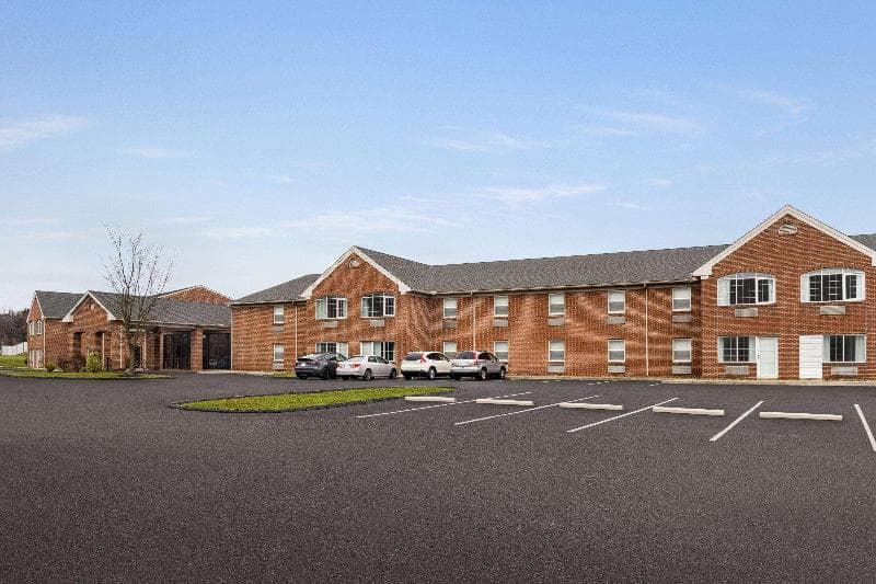 Days Inn & Suites by Wyndham Lancaster Amish Country 5
