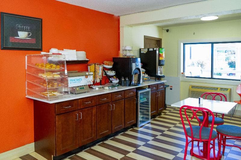 Econo Lodge Weldon - Roanoke Rapids 4