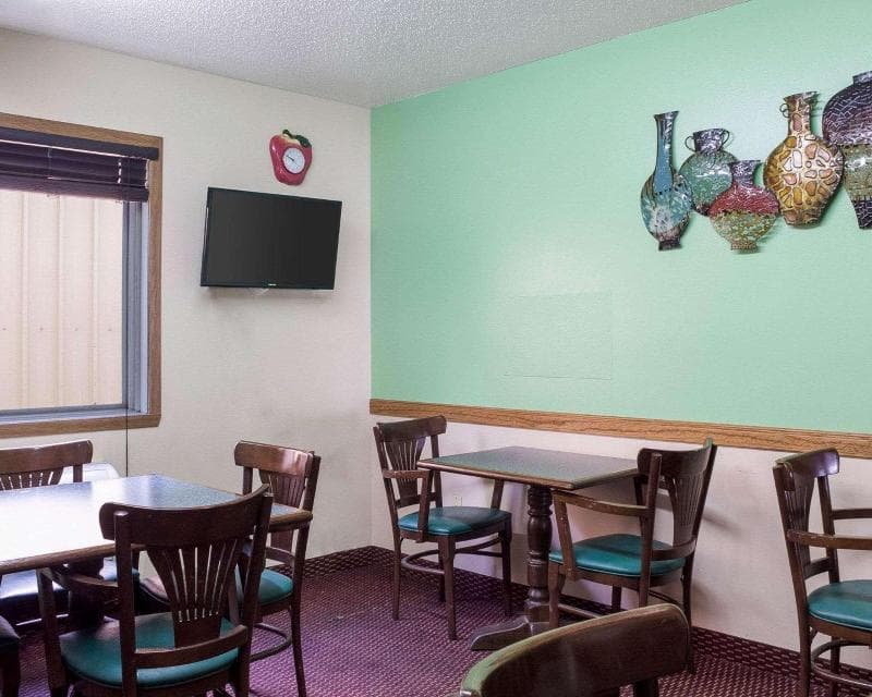 Rodeway Inn West Fargo 2