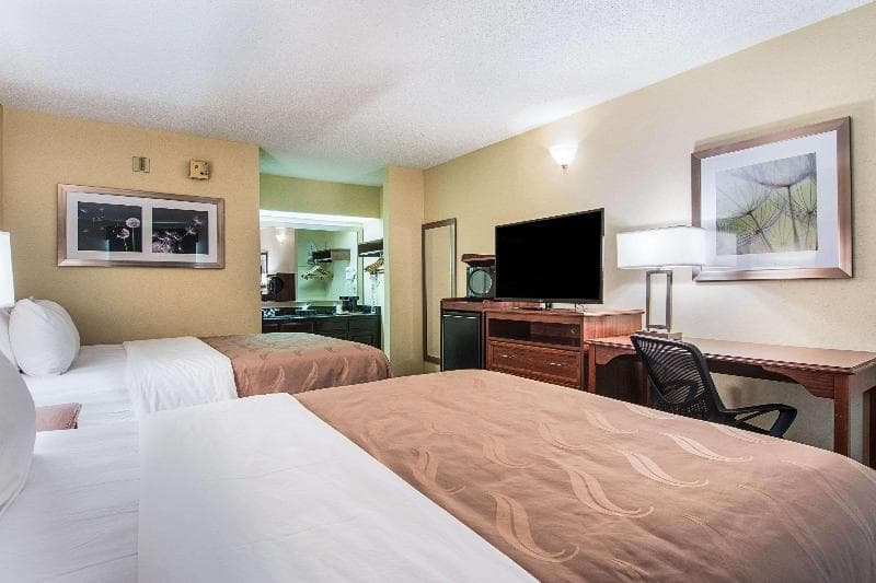 Quality Inn 4