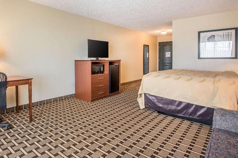 Quality Inn & Suites East Troy I-43 3