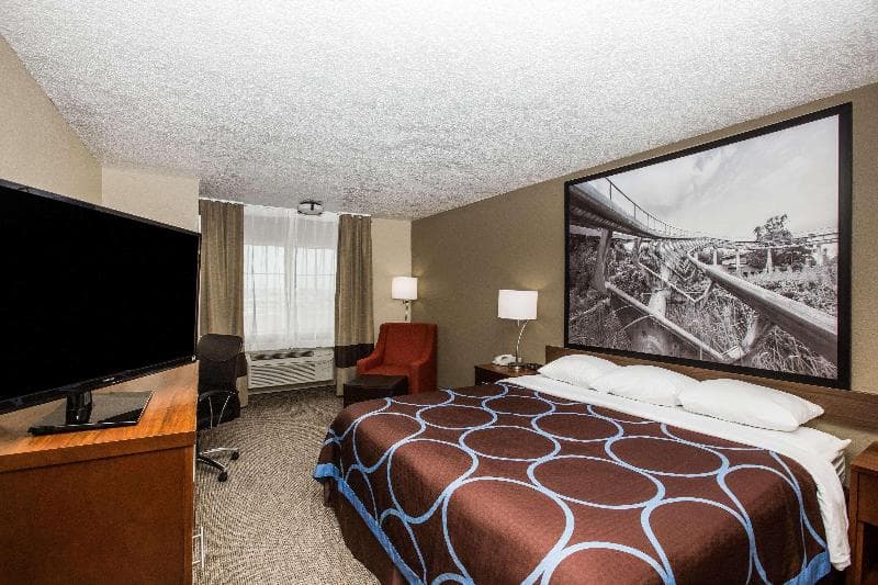 Super 8 By Wyndham Altoona 4