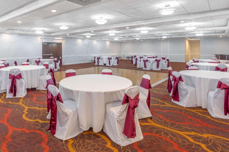 Days Inn & Suites By Wyndham Hammond photo 1